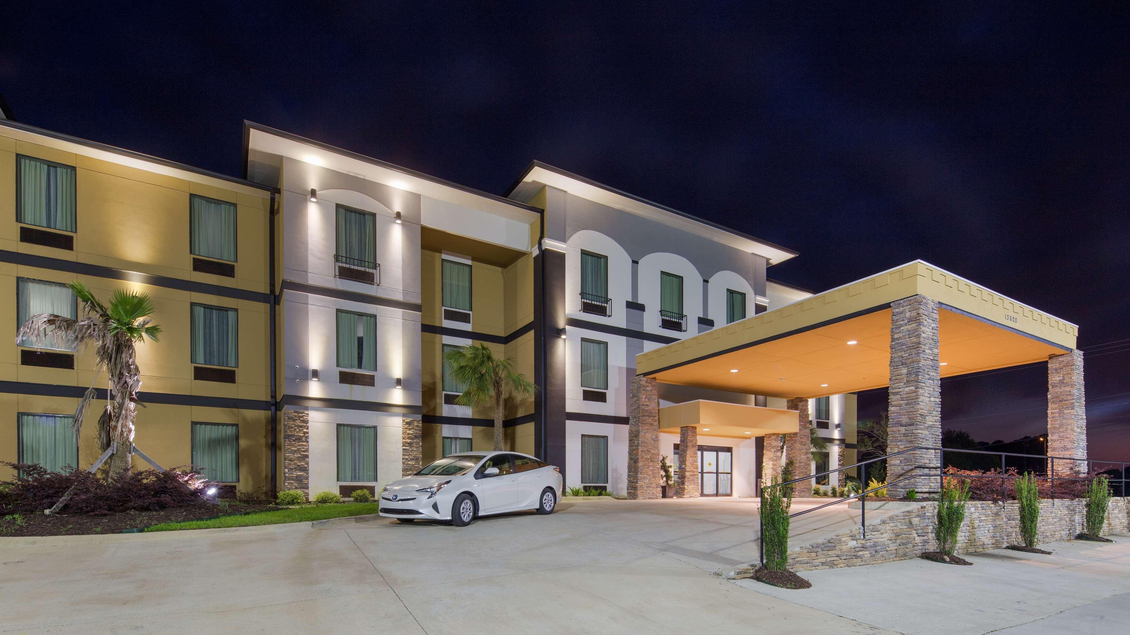 Best Western Plus Regency Park Walker Exterior photo