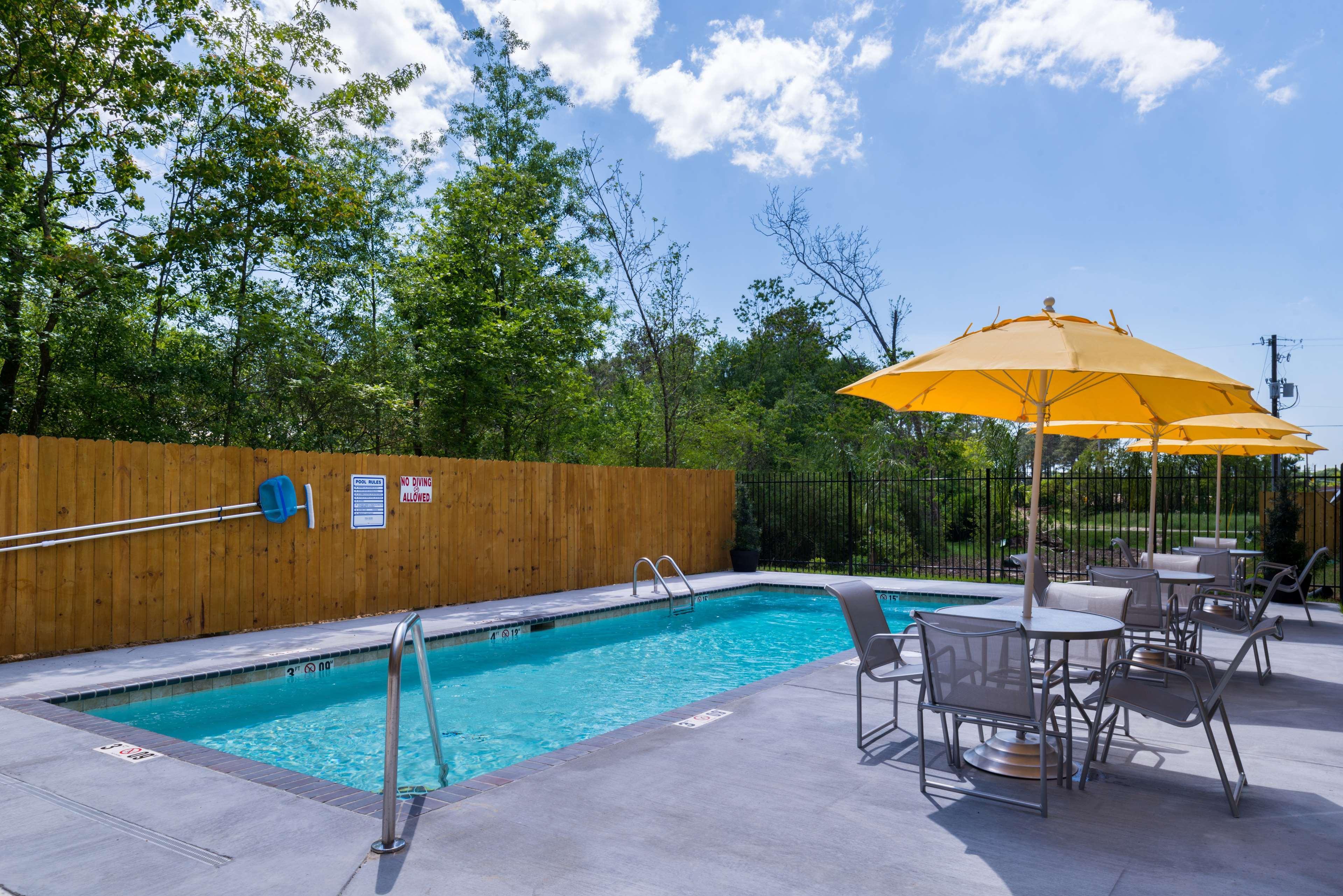 Best Western Plus Regency Park Walker Exterior photo