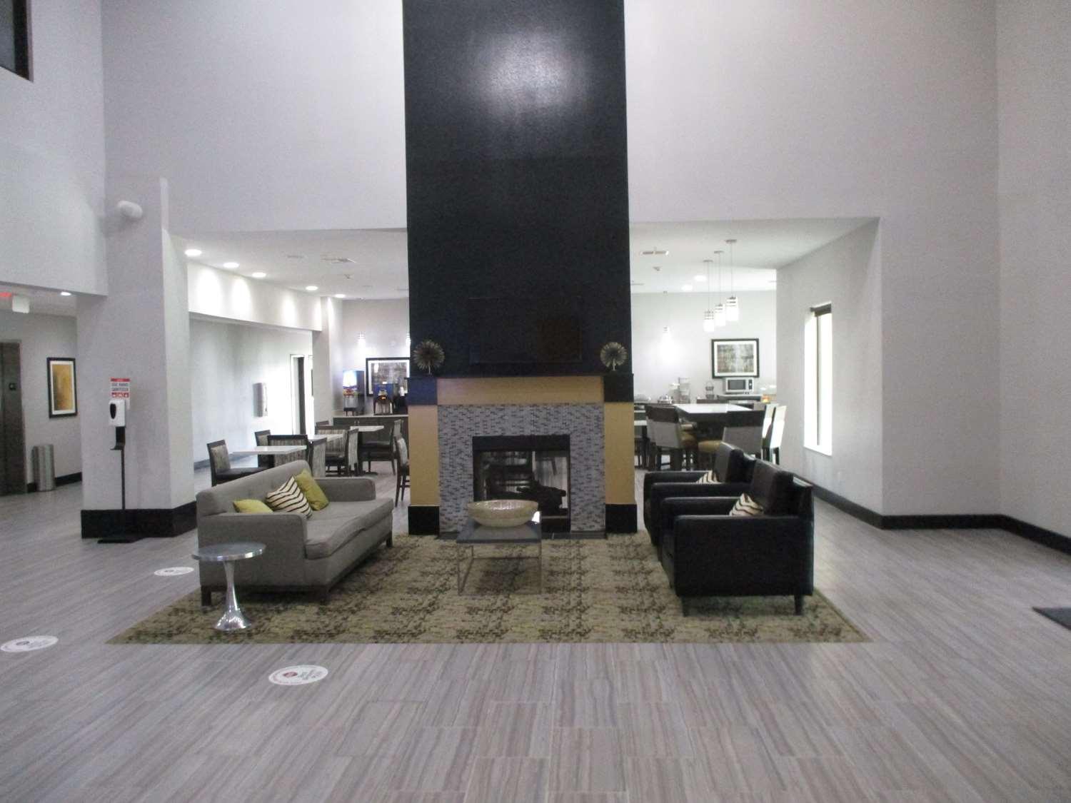 Best Western Plus Regency Park Walker Exterior photo